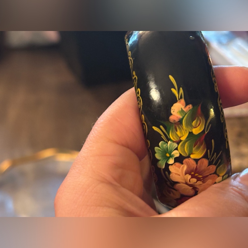 VINTAGE Russian Black Lacquer Floral Painted Bangle Bracelet Small - Picture 10 of 17